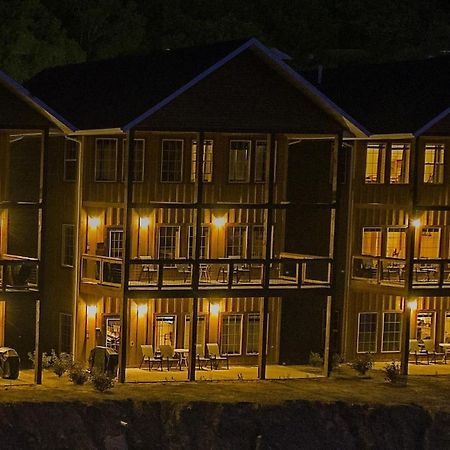 Keweenaw Waters Resort 霍顿 外观 照片