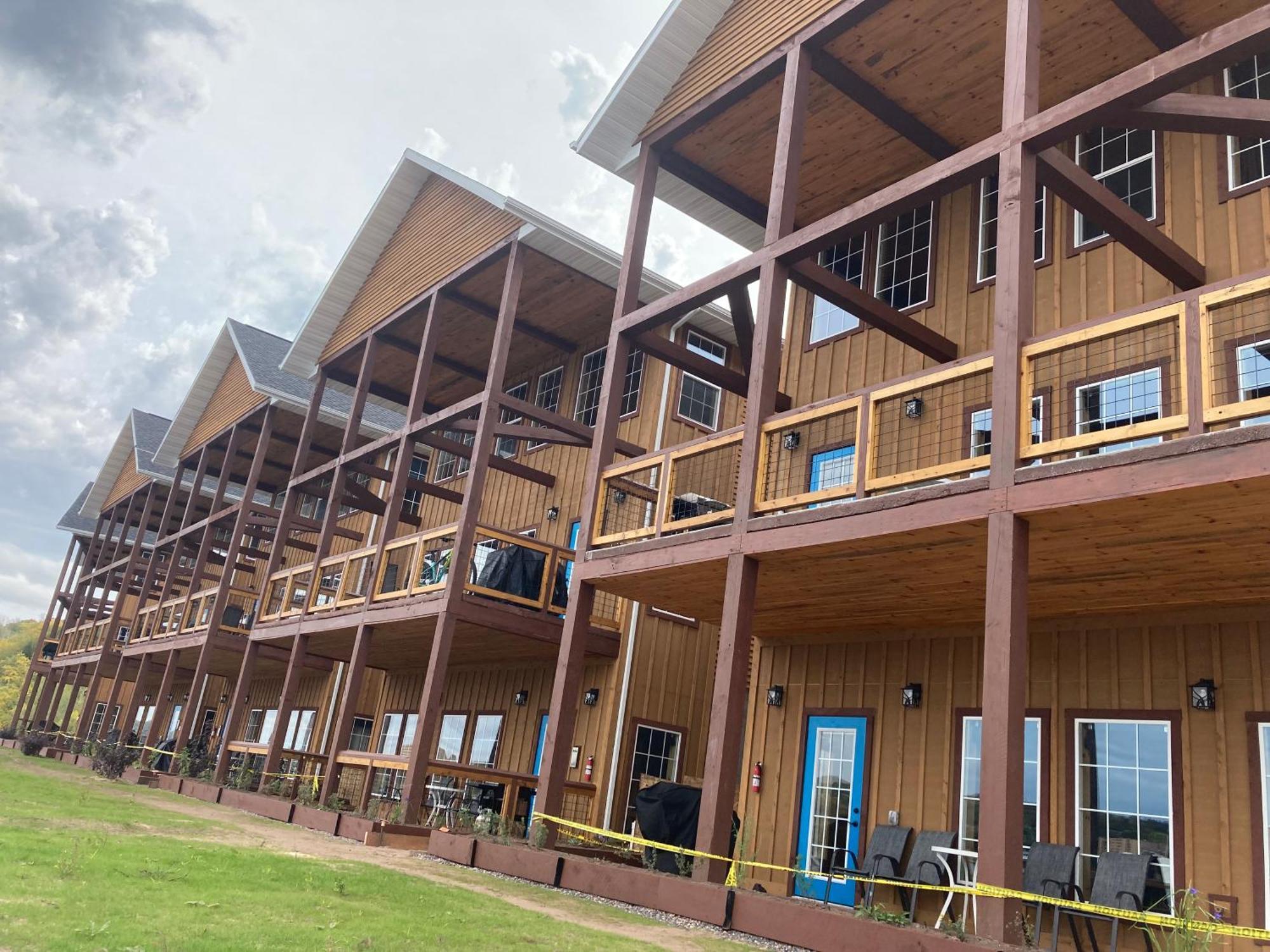 Keweenaw Waters Resort 霍顿 外观 照片