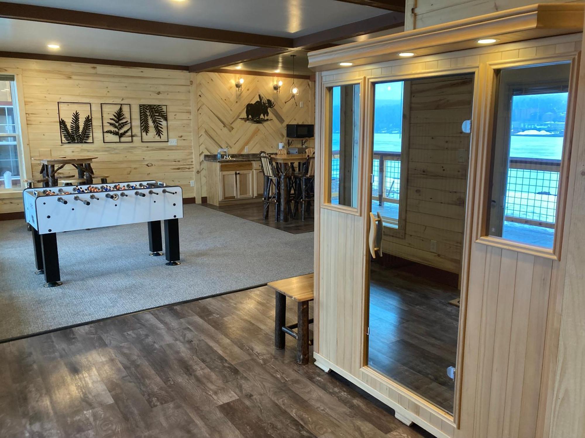 Keweenaw Waters Resort 霍顿 外观 照片