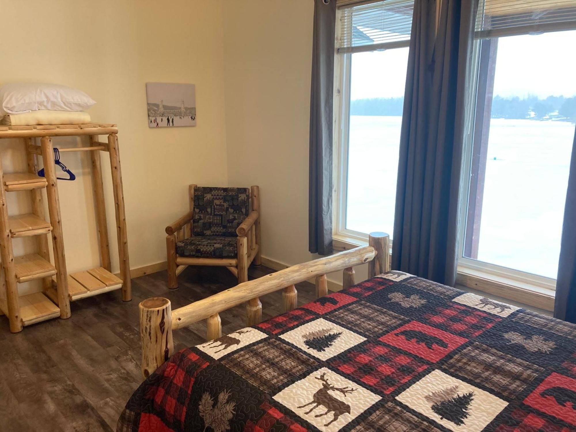 Keweenaw Waters Resort 霍顿 外观 照片