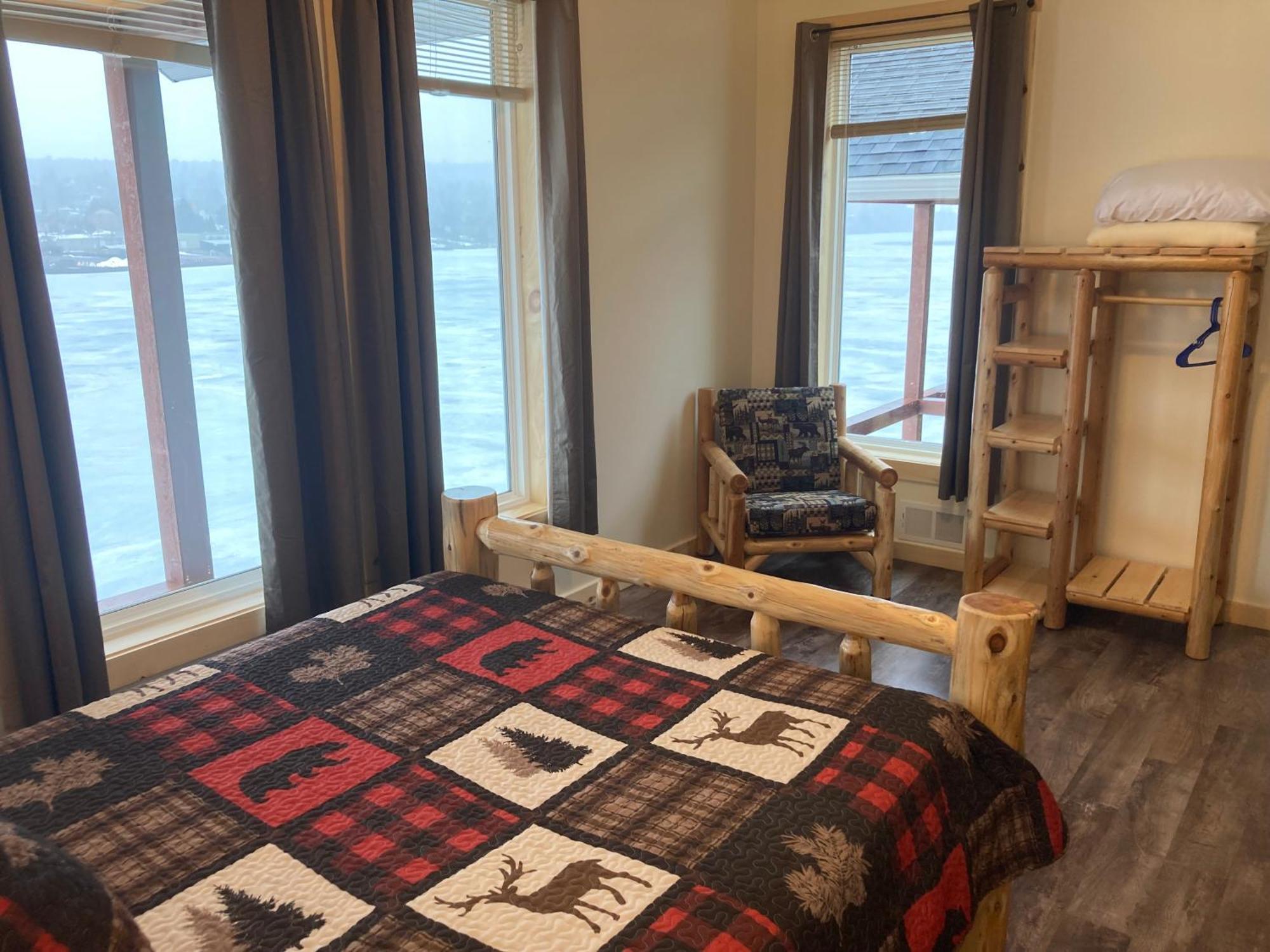 Keweenaw Waters Resort 霍顿 外观 照片