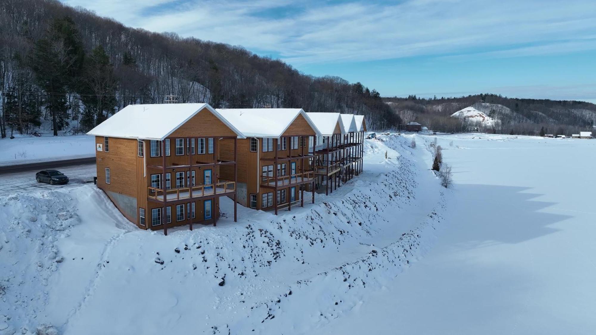 Keweenaw Waters Resort 霍顿 外观 照片