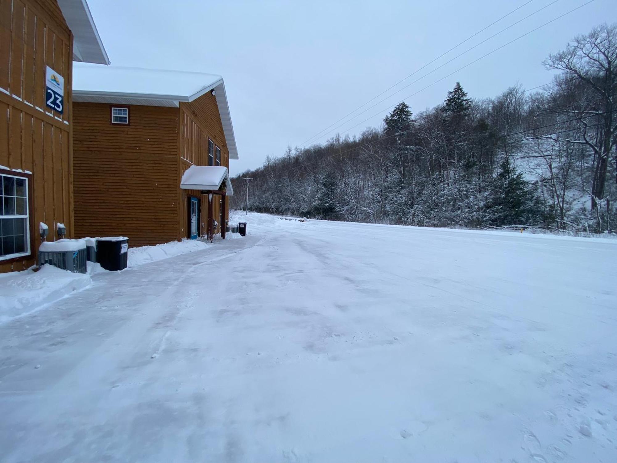 Keweenaw Waters Resort 霍顿 外观 照片